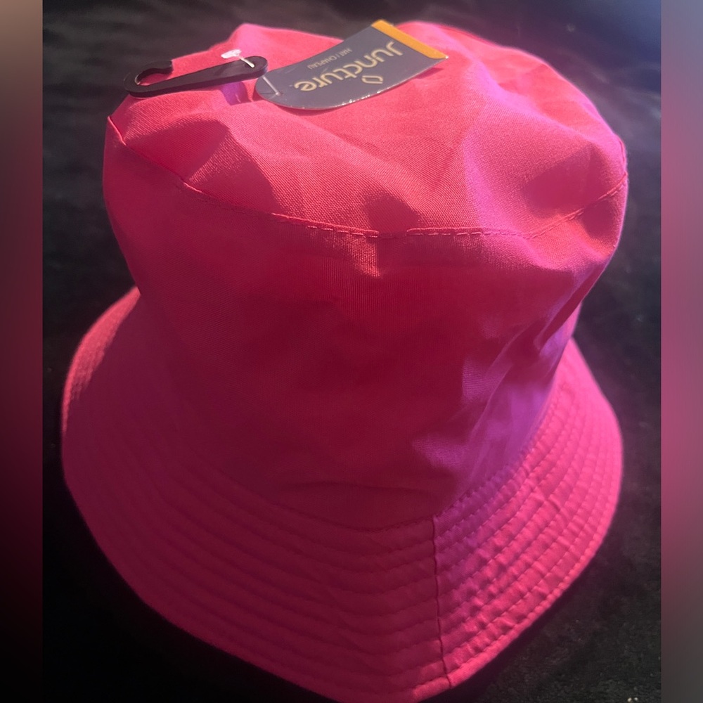Juncture Women’s Pink Hat / white underneath. NWT